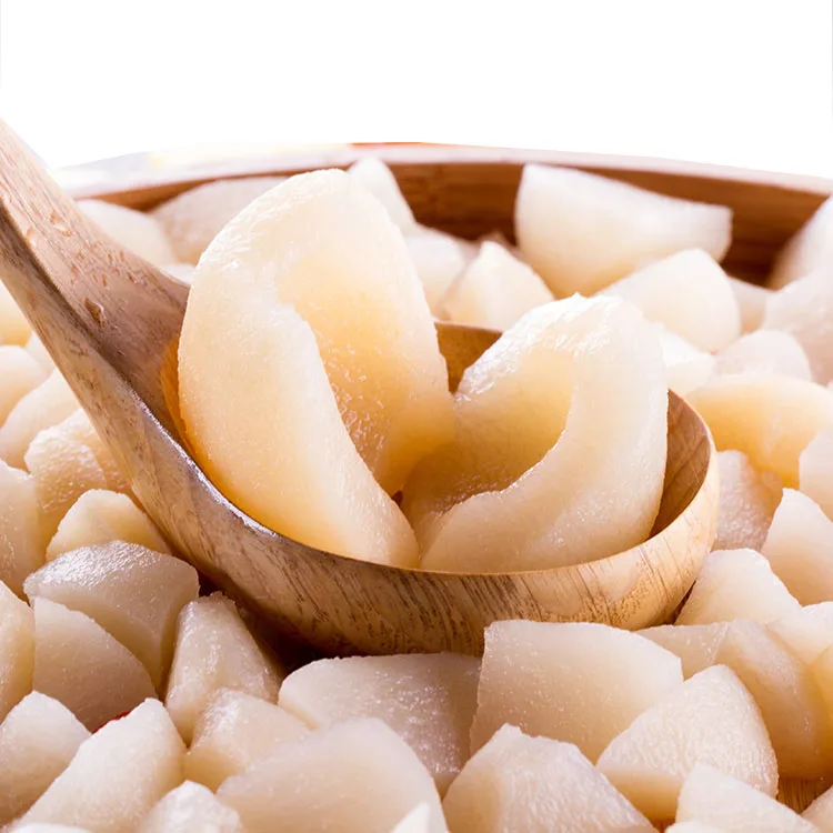 Половинки груши, консервированные в баночках или каменных баночках