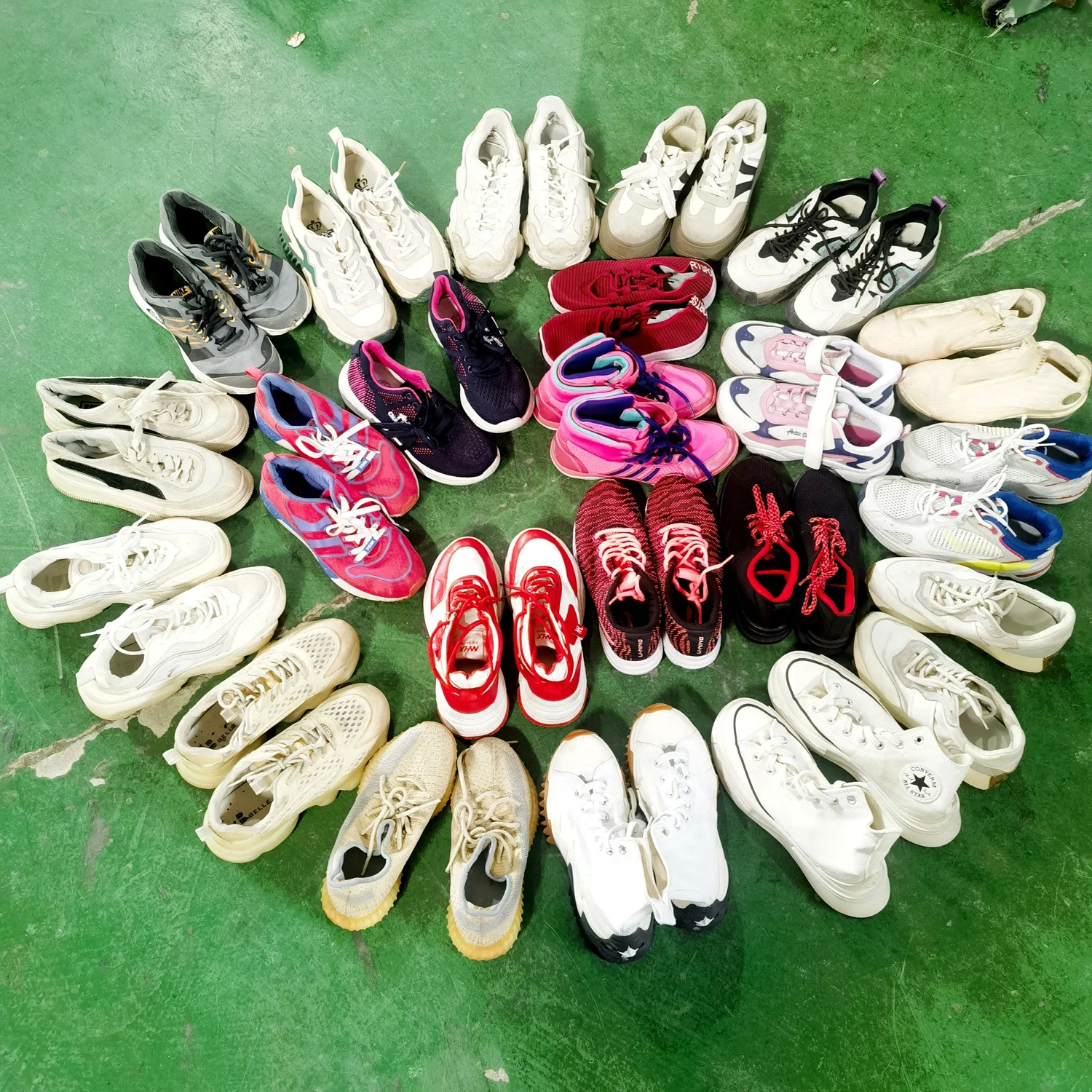 Clearance Price Inventory Branded Used Sports Shoes Cheap Second Hand Microfiber Upper Shoes in Bales in Stock