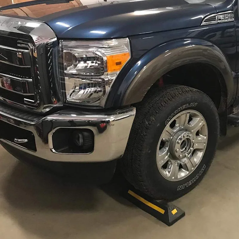 Rubber and plastic Curb, Black Heavy Duty Parking Blocks Parking Target with Yellow Reflective Stripes, Wheel Stop Stoppers