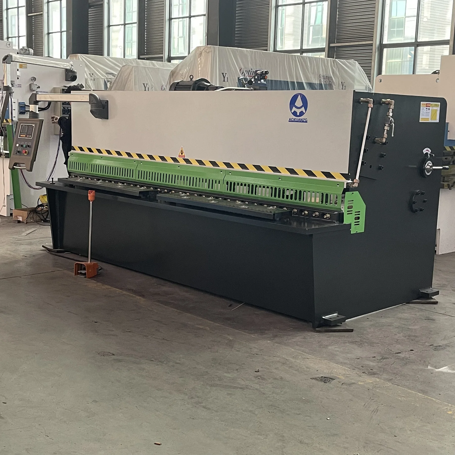 Hot Sale Hydraulic Cutting Machine in QC12K Series With E21S Controller System sheet shearing machine