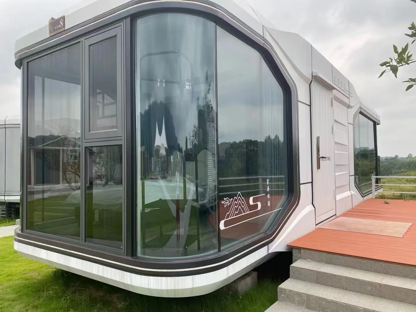 Space Capsule House Luxury Contemporary Mobile Container Home Prefabricated Tiny House
