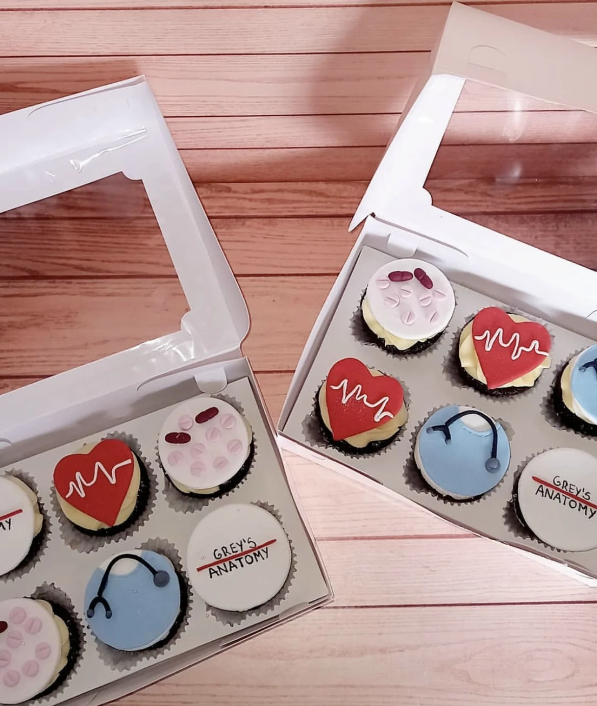 Wholesales cardboard bento boxes single cake and 5 cupcakes packaging box with clear window