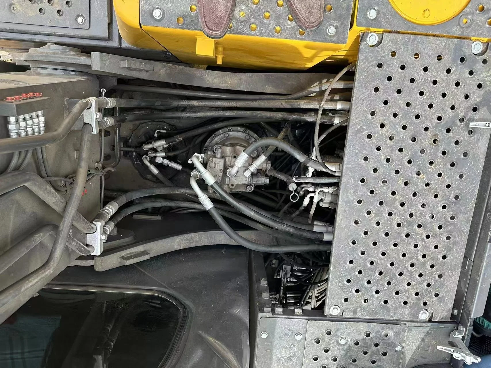 Prices of  used excavator Volvo 210 21 ton second hand hydraulic crawler excavator Volvo 210 in shanghai china