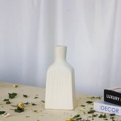 WYD ceramic porcelain vase custom design bottle shape minimalist small Nordic vase flower table vase for home decor