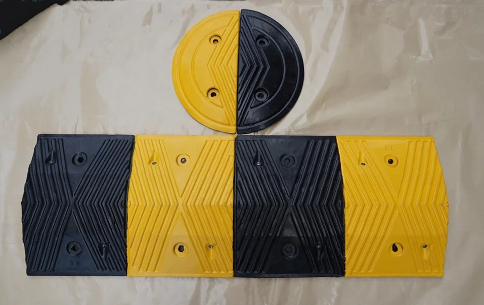 High Quality 1000x350x50mm Road Retractable Speed Hump Rubber Speed Bumps For Sale