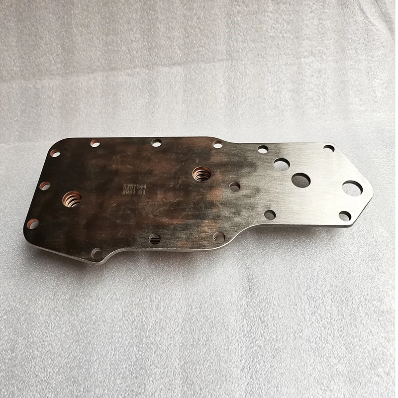 Детали системы охлаждения грузовик 3957544 3921558 3918293 Dongfeng Cummins 6BT сердечник масляного радиатора