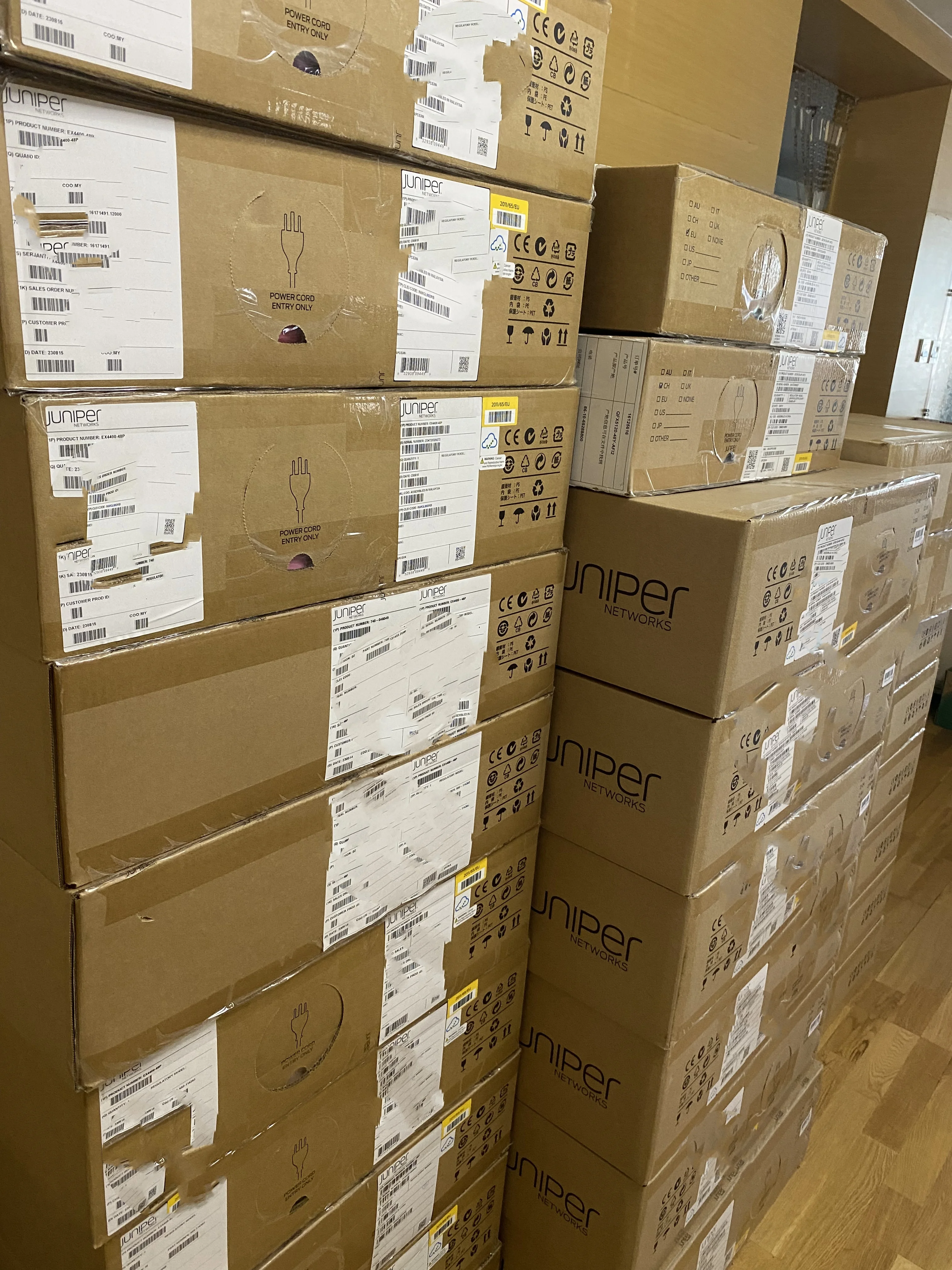 Juniper Network Switch QFX5120-32C-AFI with 32 100GbE (QSFP28) or 40GbE (QSFP+) Uplink Ports POE