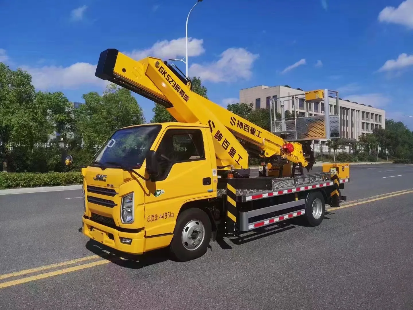 JMC 24m Truck Mounted Aerial Working Platform With Bucket