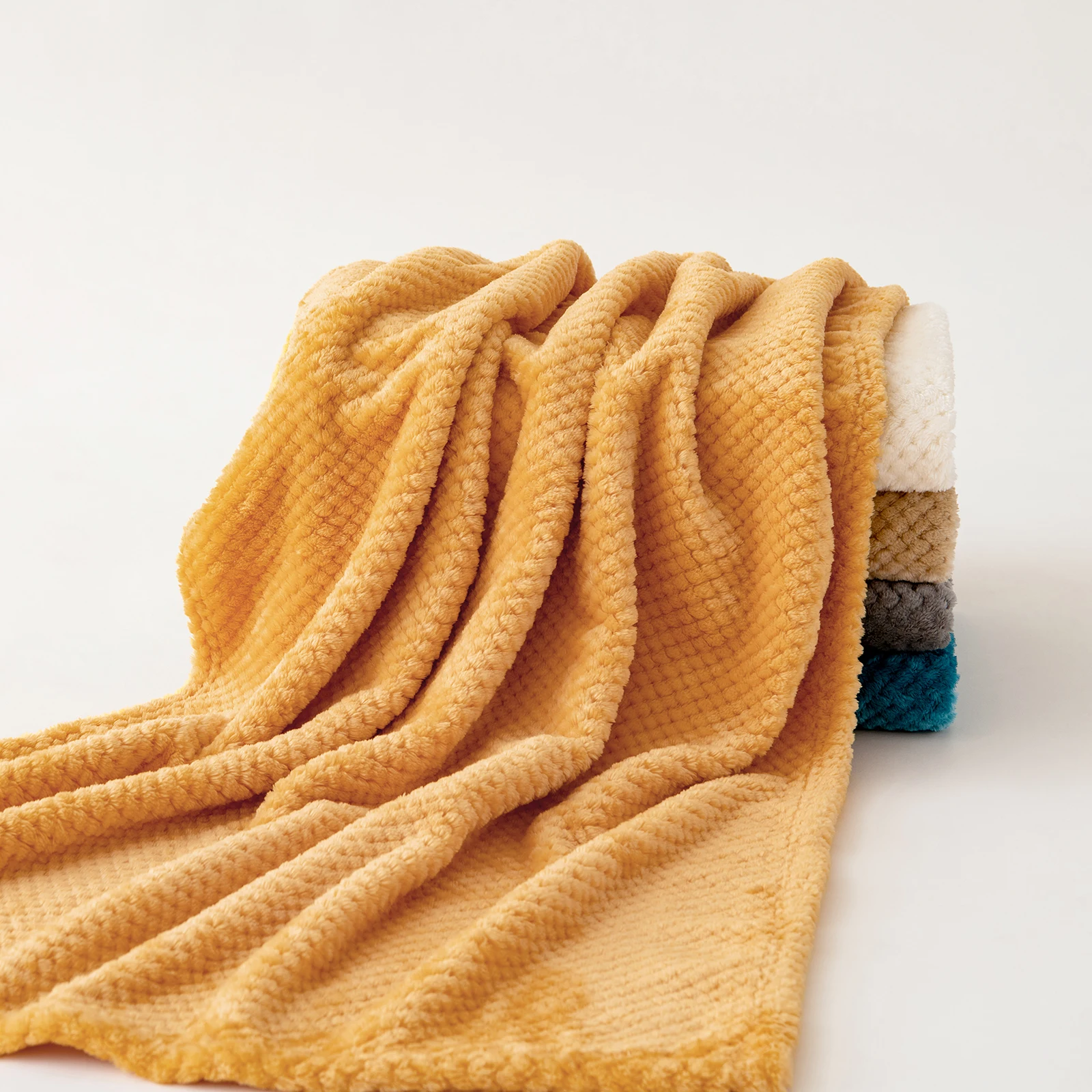 100% Polyester Airplane Blanket Corduroy Pineapple Polar Fleece Airline Blanket Custom Logo Airline Blanket