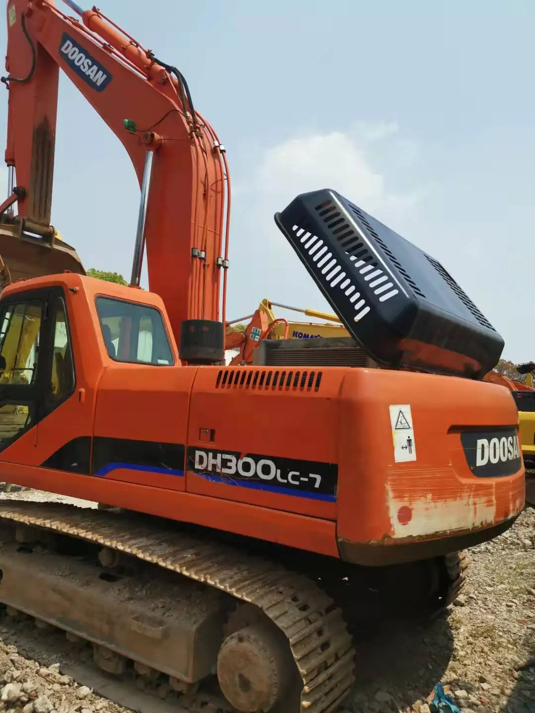 Used BIG  Excavator 30 TON DX 300 hot sale excavator in shanghai