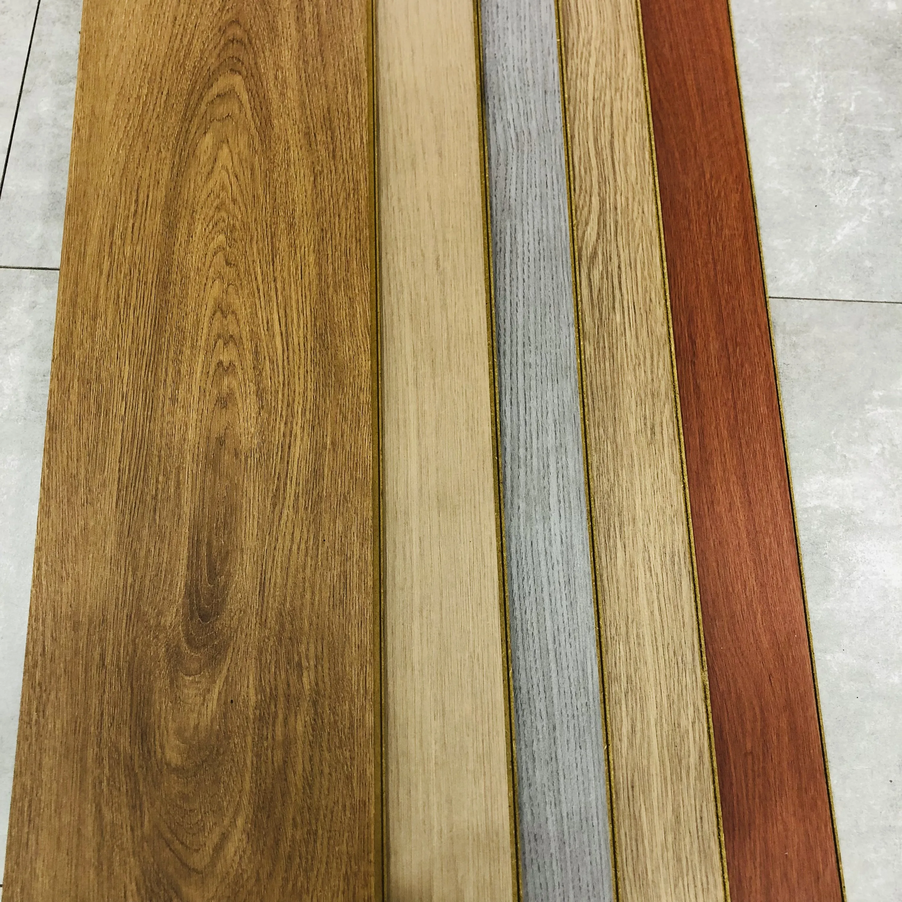 AC4 registered embossed HDF wooden 12mm laminate flooring