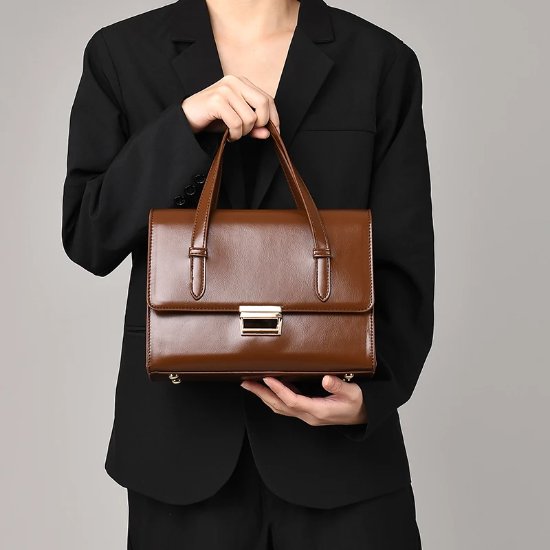 2023 spring ins retro simple and advanced feeling small square handbag