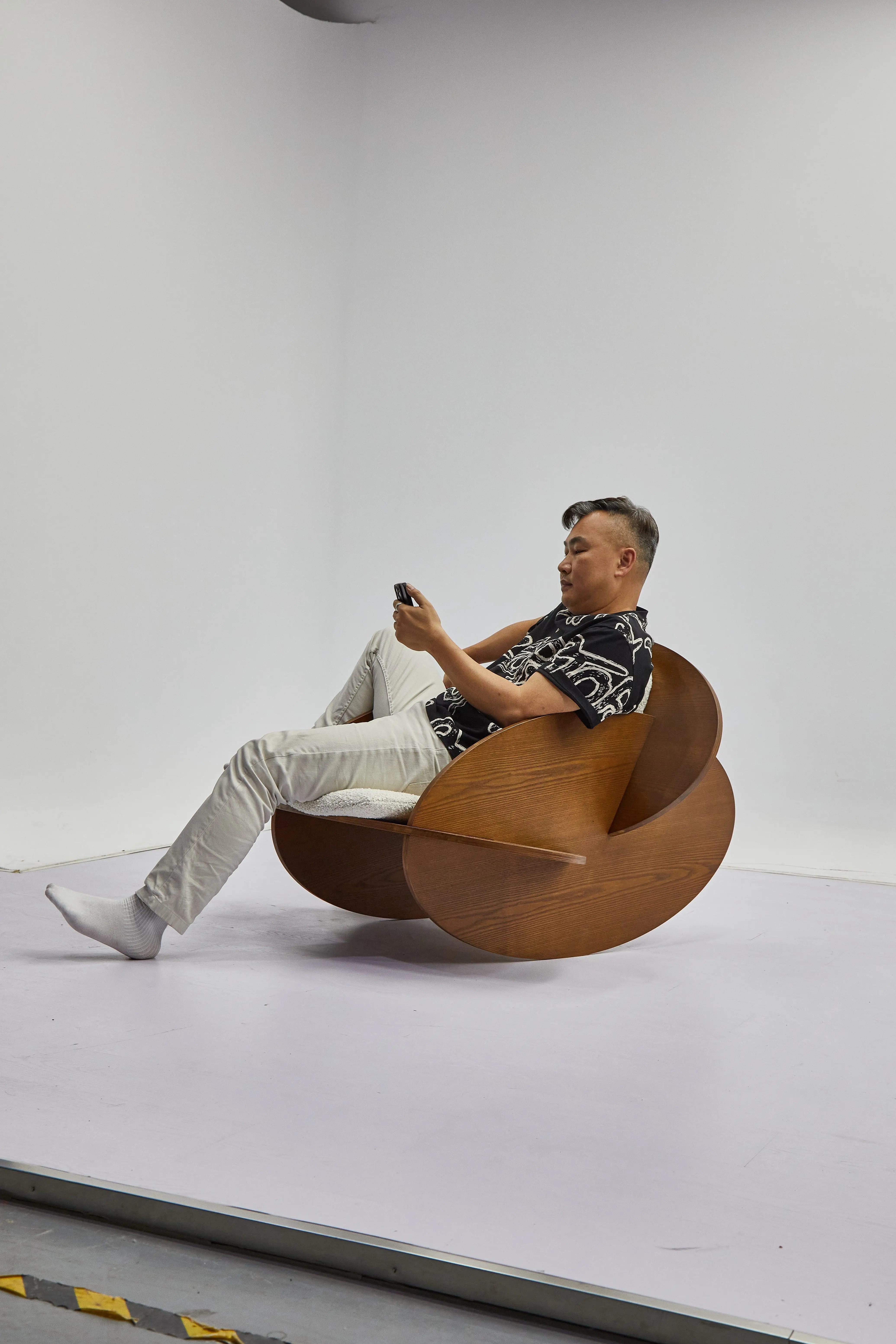 Fashionable Lazy Rocking Chair Small-Dimensioned Disassemble Leisure Chair Villa Hotel Living Room good price Revolving Chair