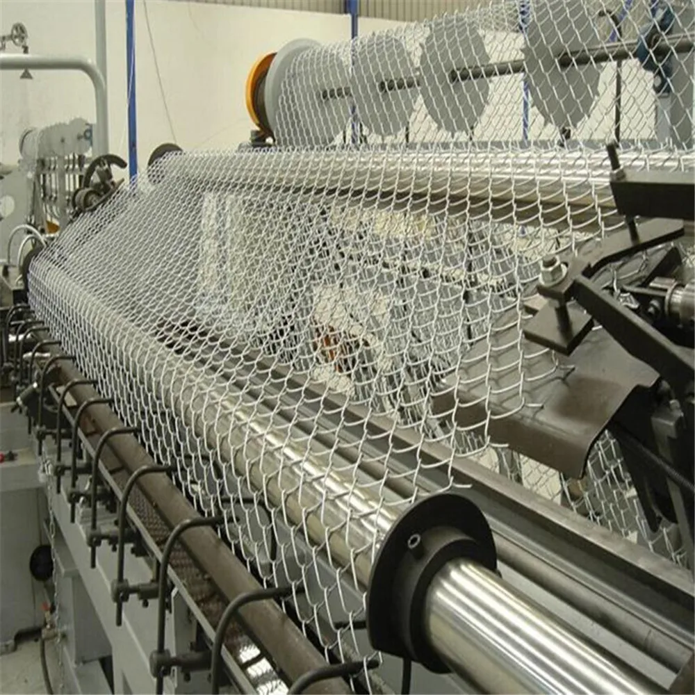 China galvanized used diamond 6 ft black chain link fence price cyclone fence for farm