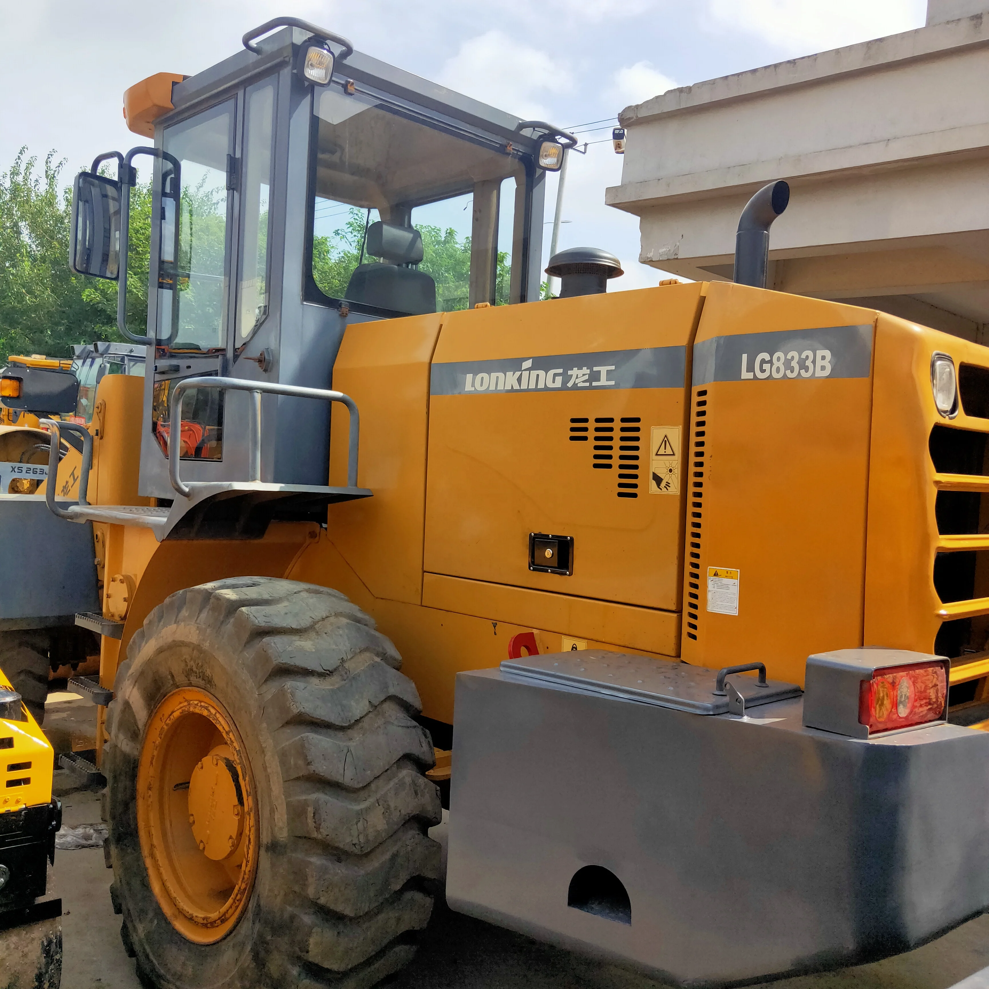 Low price Chinese original second hand LG833B hydraulic wheel loader in good condition