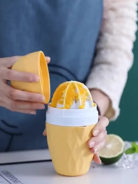 Multifunctional Manual Juicer Portable Mini Fruit Squeezer Juicer Blender