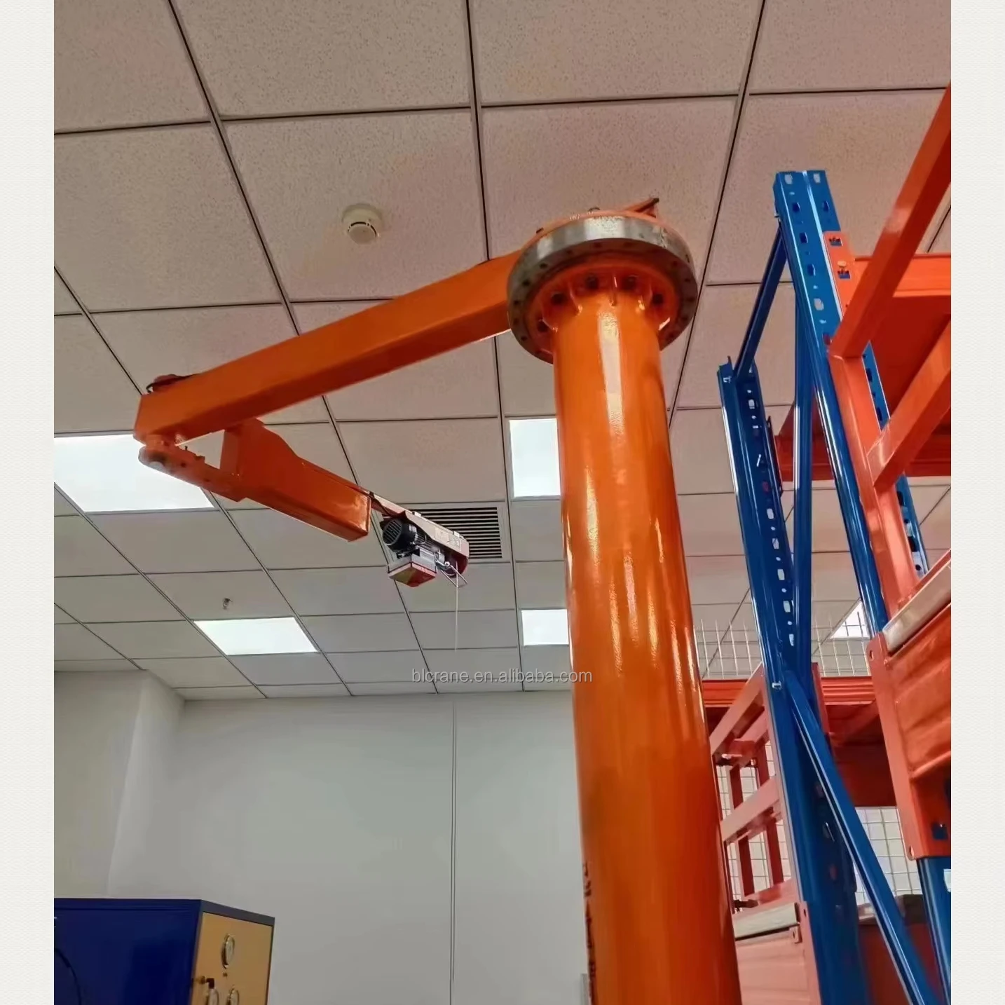 180 degree electric rotation telescopic jib crane with Remote control