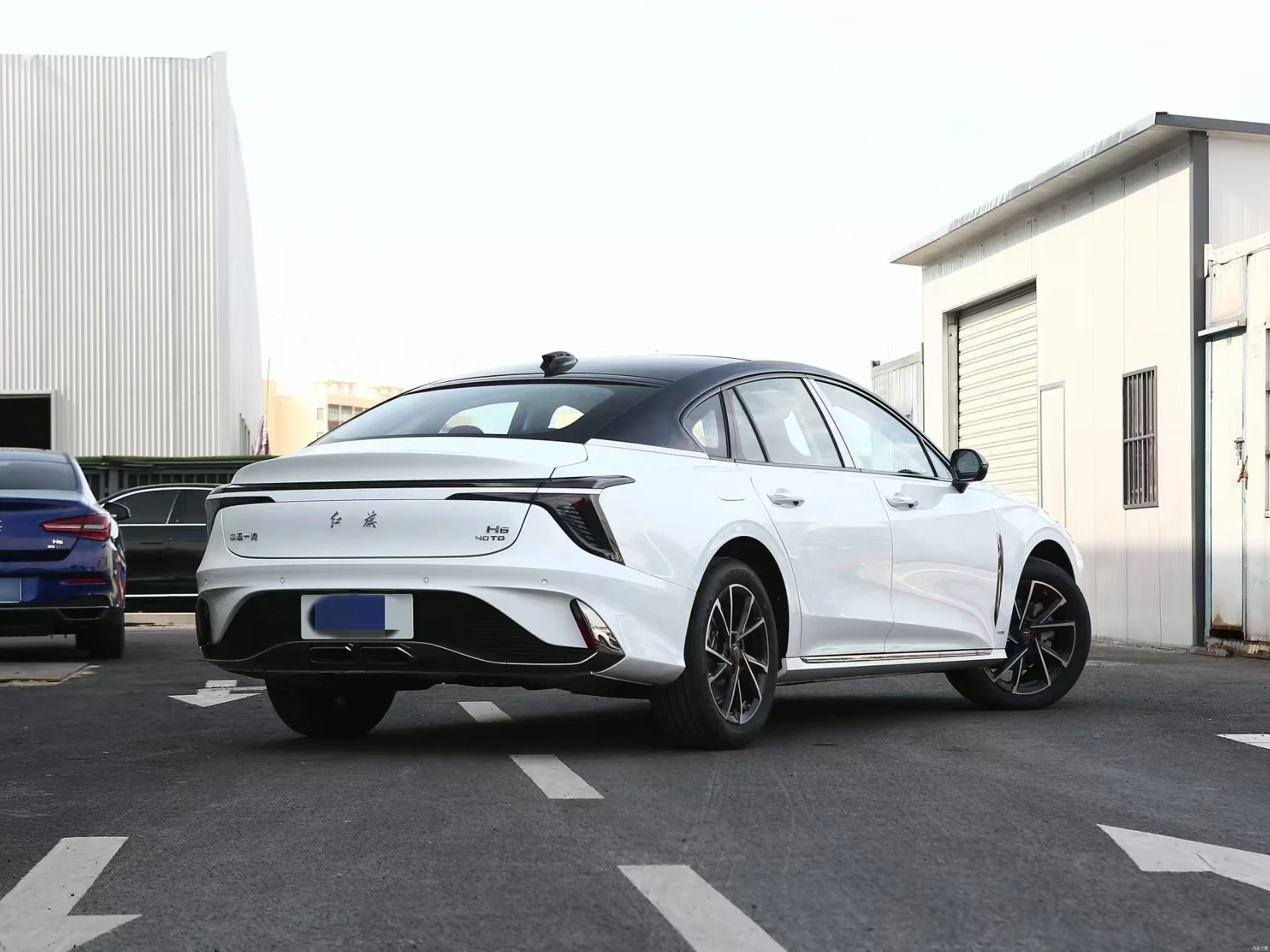 2024 New Luxury Medium 2.0T To the United States 5-seater Red Flag H6 Gasoline Sports Car For Sale Chinese Luxury Cars