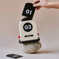 The wooden desk calendar can be customized in stock