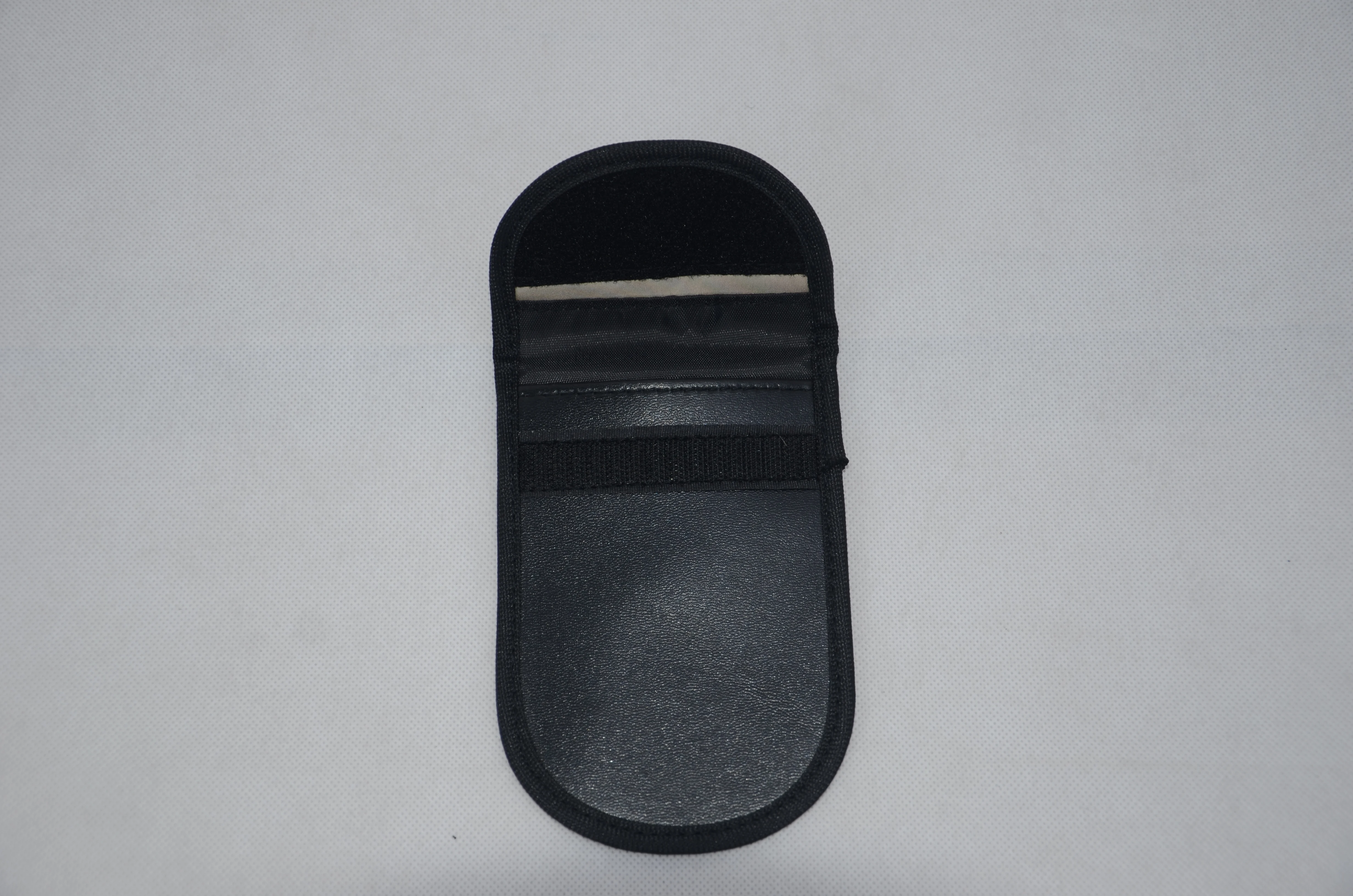 Hot Sale Leather Material Car Key Signal Blocker Case Punch Bag Car Key Protector