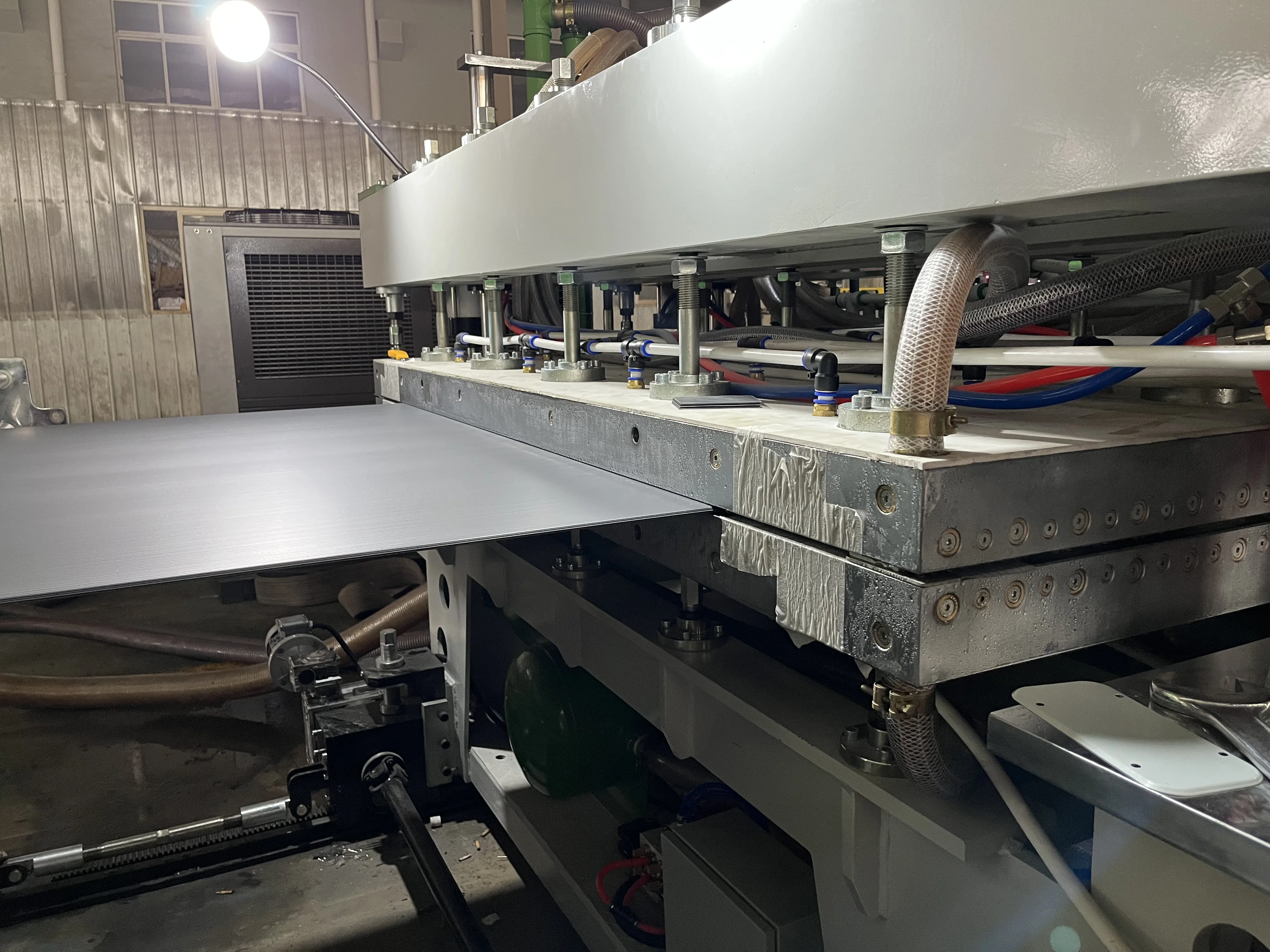 Supplier Plastic Board Plate Making Machine Extruder PP PC Hollow Grid Sheet Formwork Extrusion Production Line