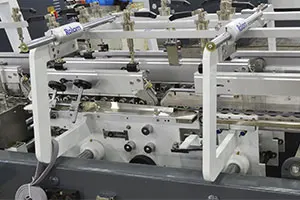 Automatic Cold Spray System 3 Guns 4&6 Points Cardboard Box Forming Corner Folding Gluing Automatic Folder Gluer Machine