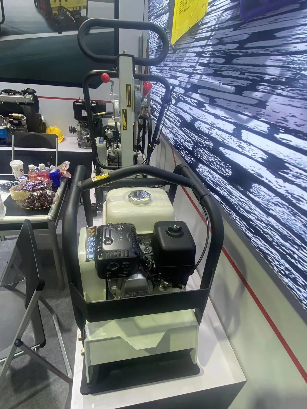 Hot selling plate compactor customize color light construction machine two way 25KN Reversible Vibrating Plate Compactor machine