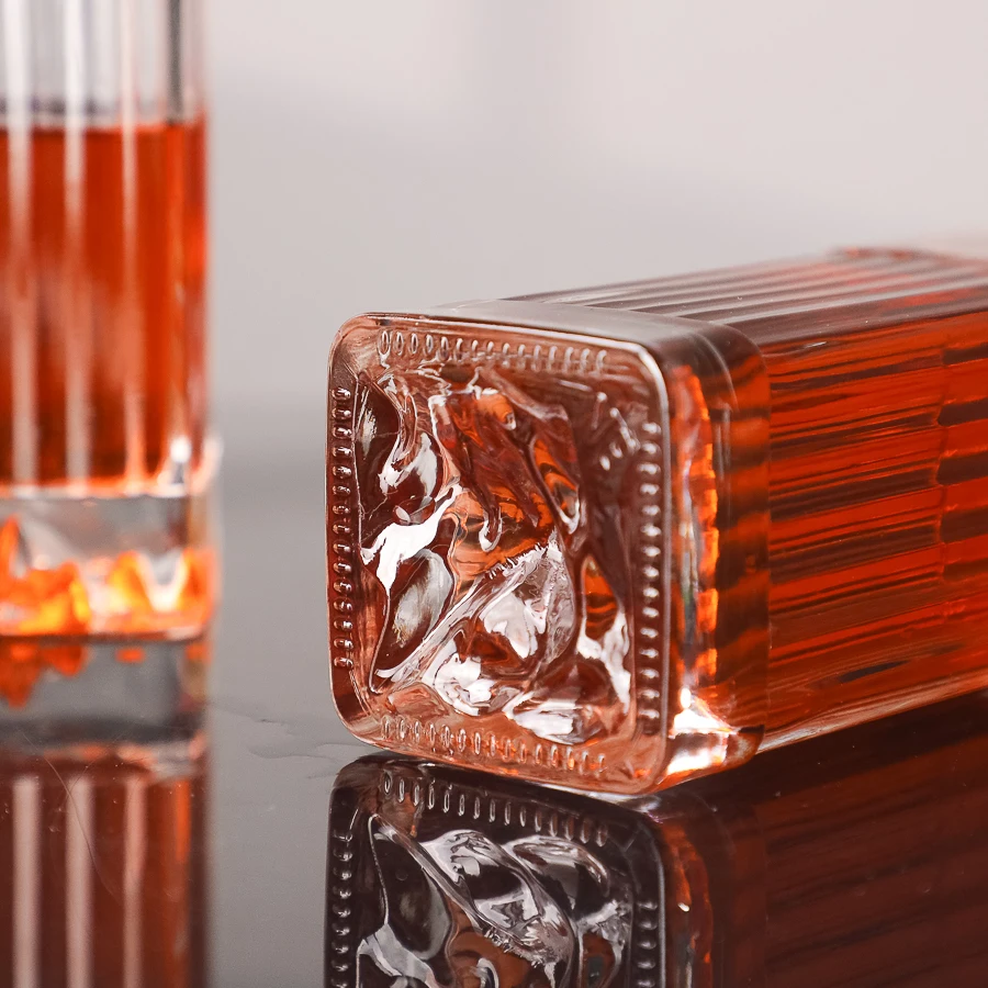 Online Wholesale Supplier 500ml Square Glass Bottles for Gin and Tonic Wholesale Tequila Shot Glass Cheap Vodka Prices