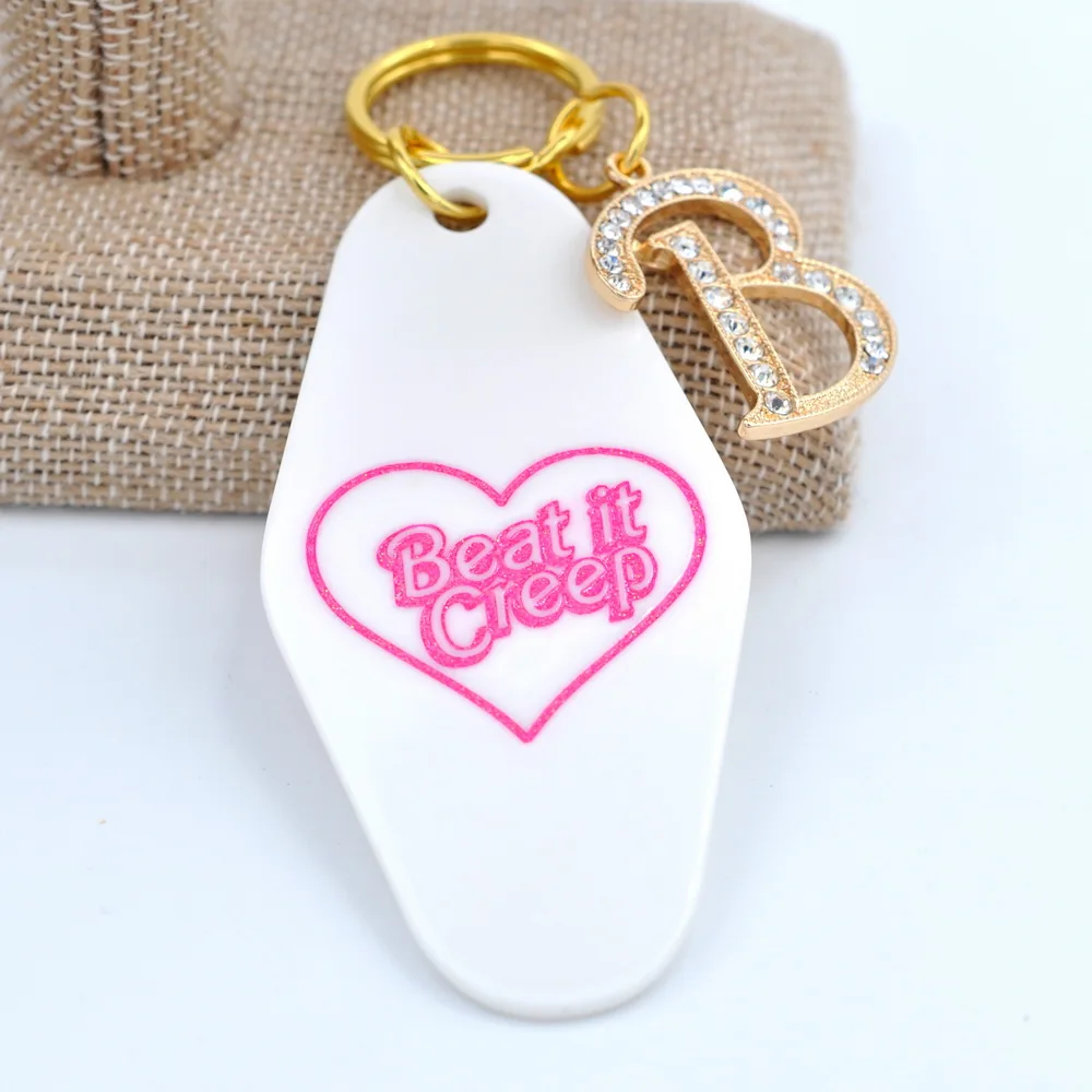 Винтажный брелок в форме ромба для отеля, персонализированный орнамент, пластиковый держатель для мотельных ключей, пользовательский розовый брелок для ключей с лазерной печатью