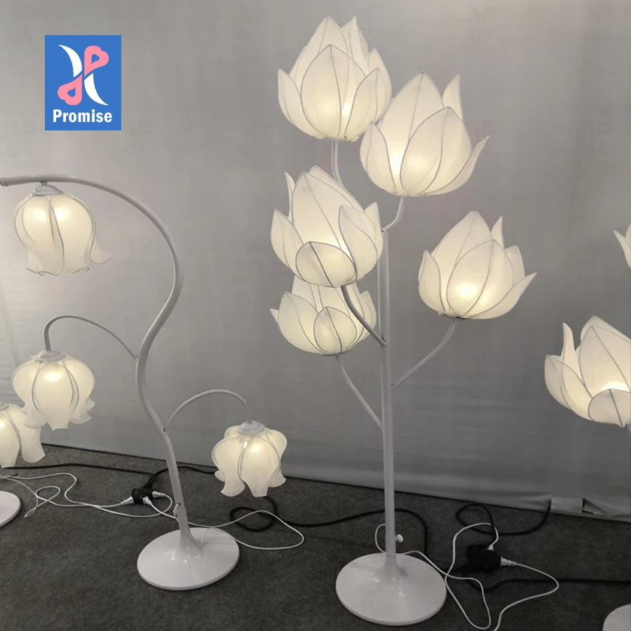 Flower Shaped Floor Lamp Acrylic Lampshade Metal Base Road Guide Lamp for Wedding Decor