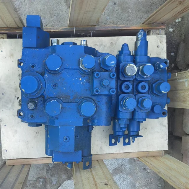 KATO truck crane hydraulic valve NK-200E-V, used valve control, valve assembly