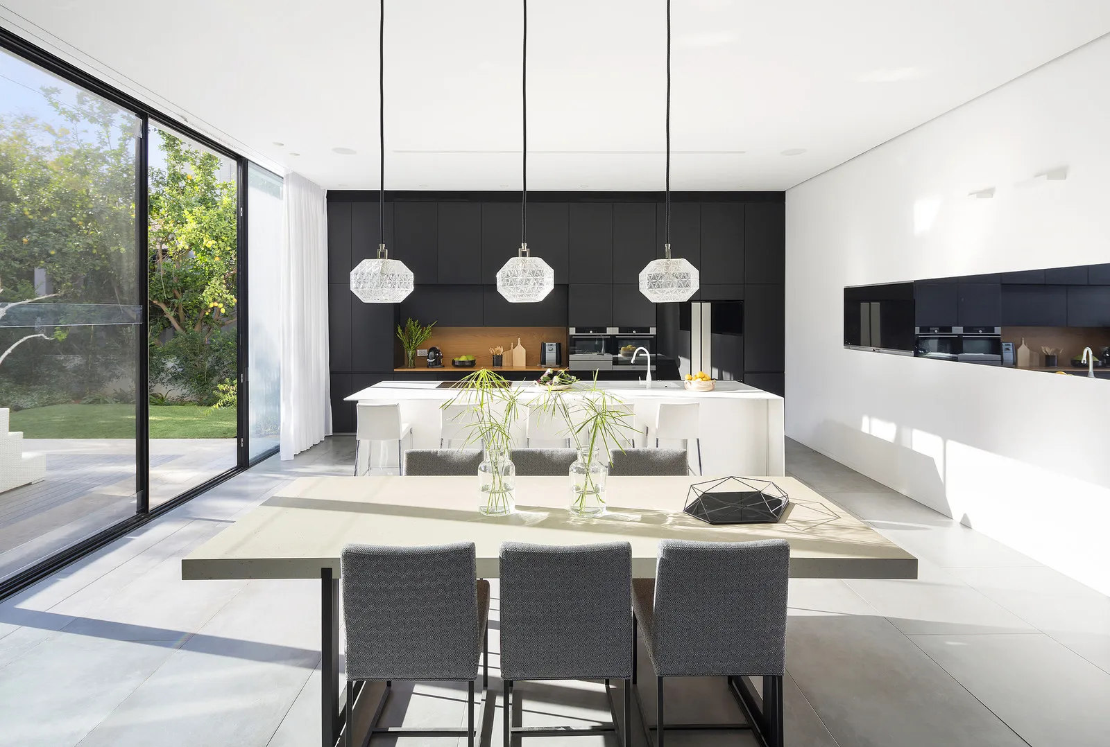 Chinese Modern Luxury Modular Prefab House Modern Prefab Villa with Swimming Pool 280m2 living area +45m2 terrace with 4 beds