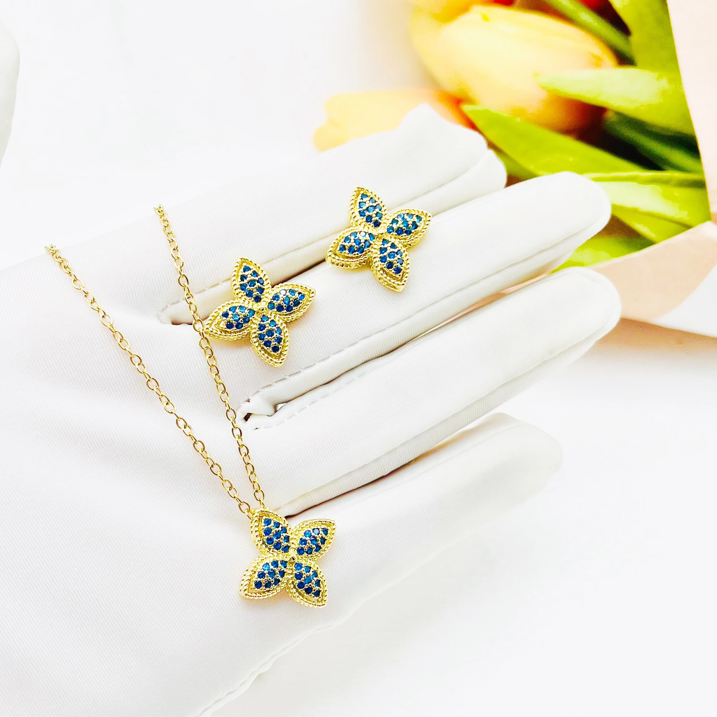 HC  New four-leaf clover jewelry zircon necklace female flower clavicle chain light luxury small lucky jewelry