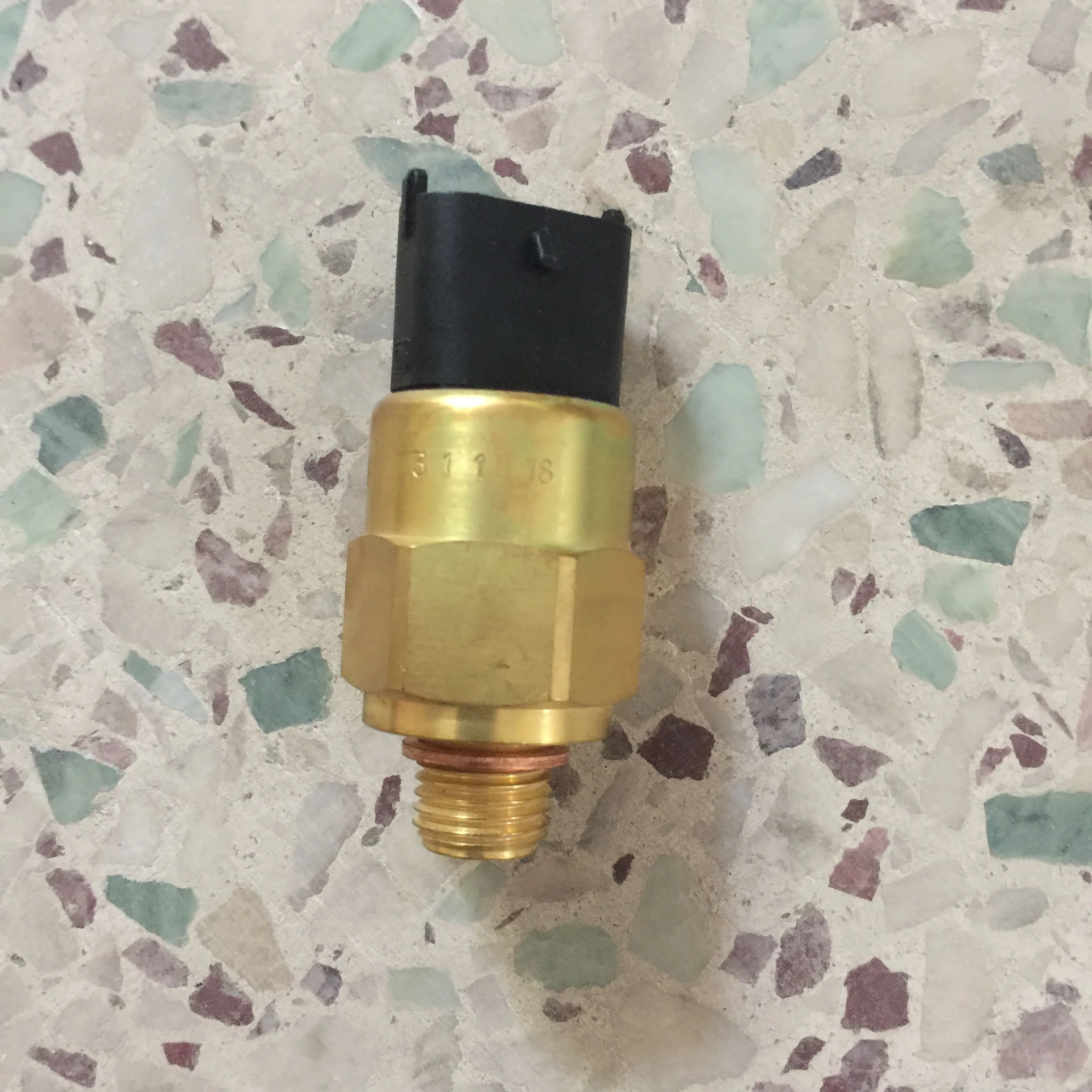 Deutz Diesel Engine 1013 Oil Pressure Sensor 04215774 04213020