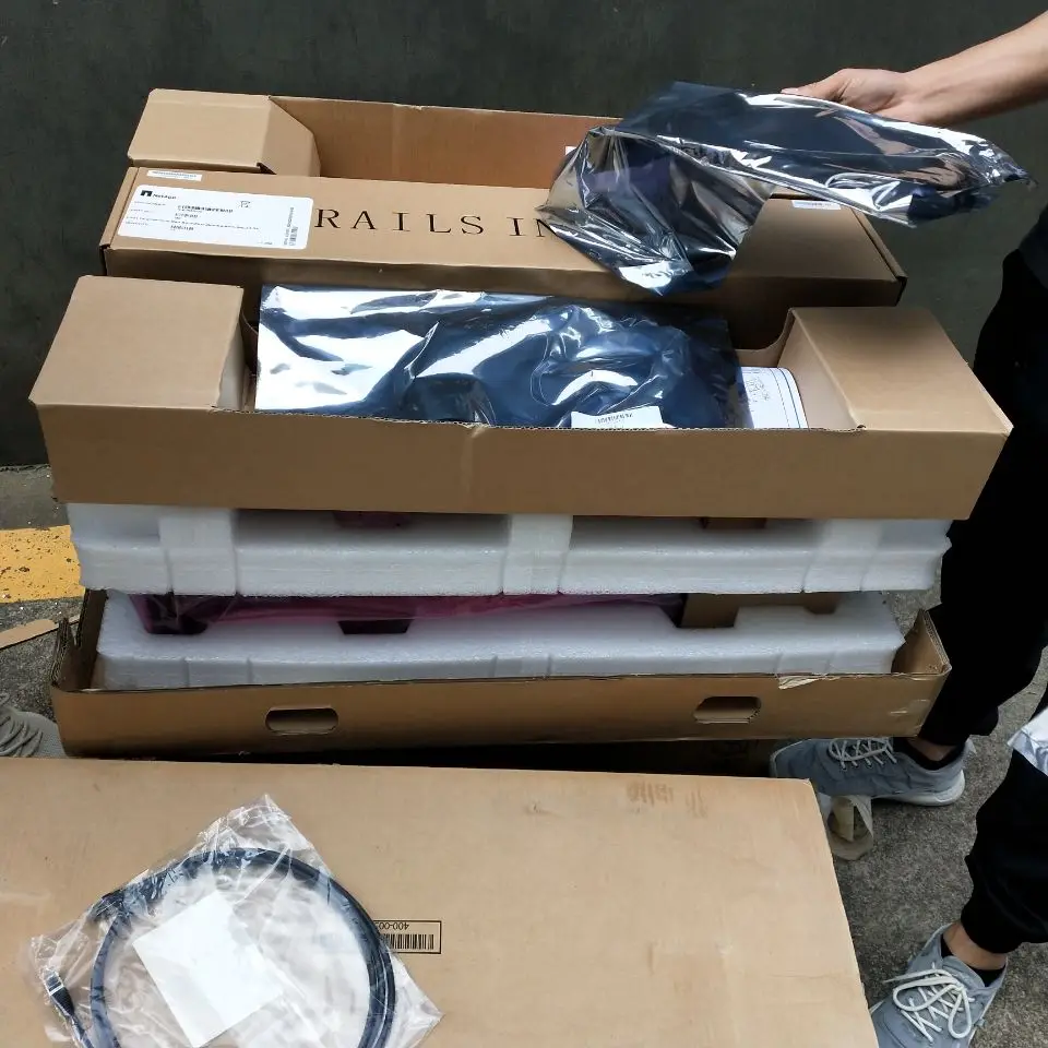 Brand new NetApp DS4246 StorageEnclore DAE include adjunct