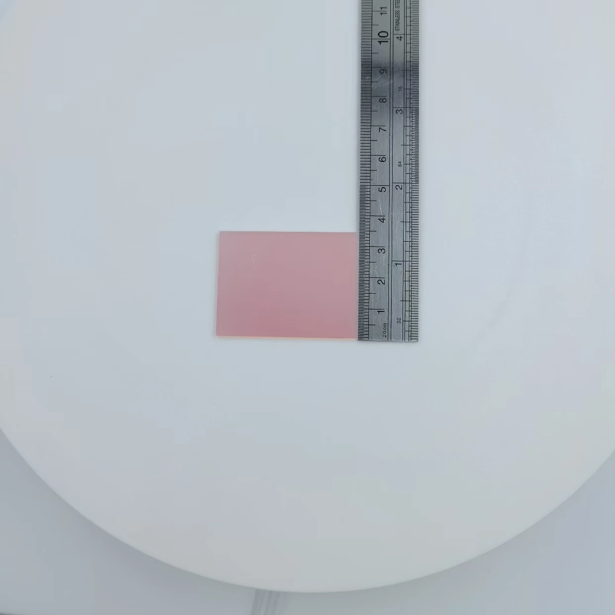 High quality color optical glass filters are widely used in the beauty industry and other industries