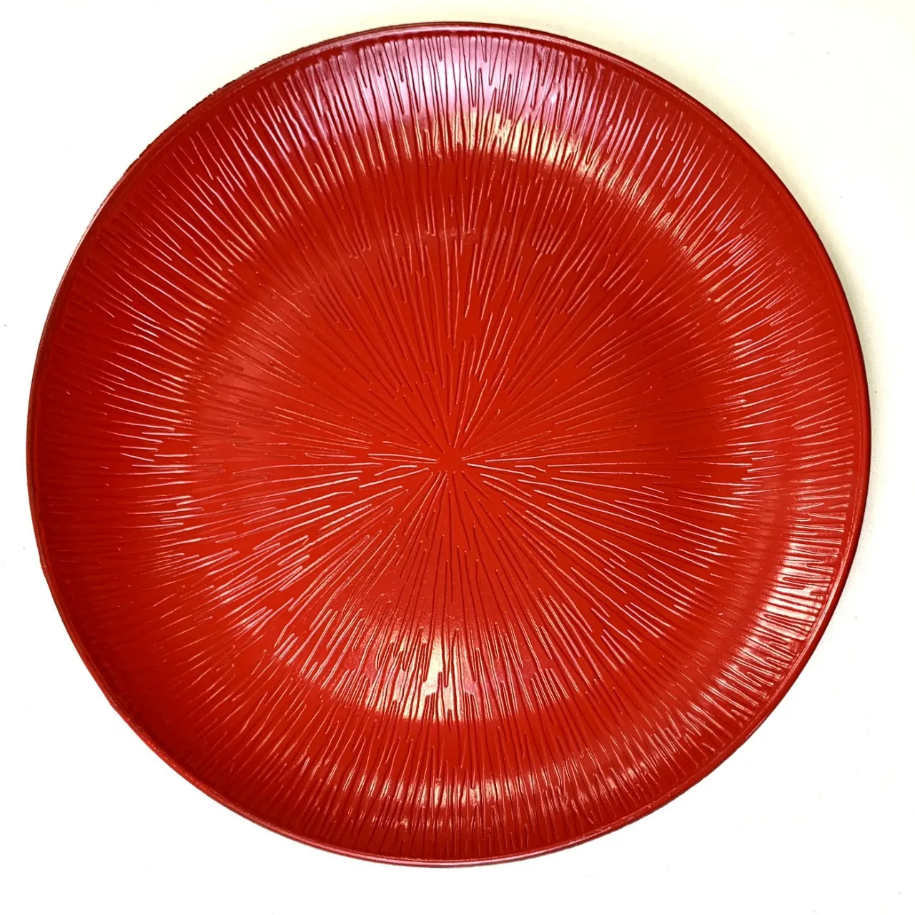 2025 simple design wholesale one side painting gold table decoration round 13 inch plastic charger plate