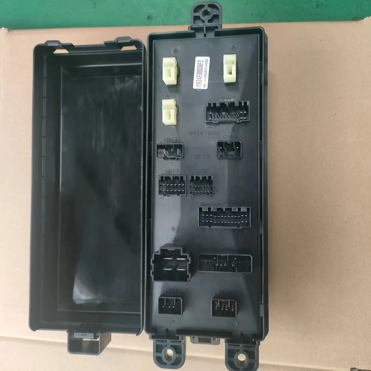 SK350-10 Original Brand New Relay Box Component YN24E00036F2 Fuse Box Relay for Kobelco Excavator
