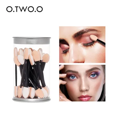 Двусторонняя губчатая кисть для теней O.TW O.O 2002 25