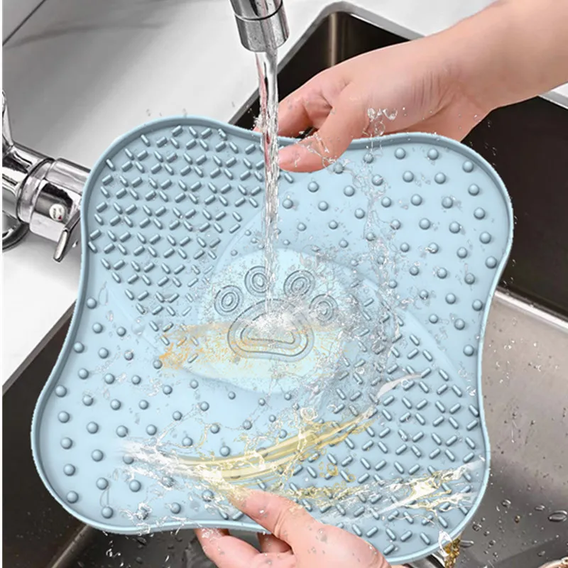 Custom BPA Free  Durable Pet Bathing Grooming and Training Suction Silicone Dog Lick Mat