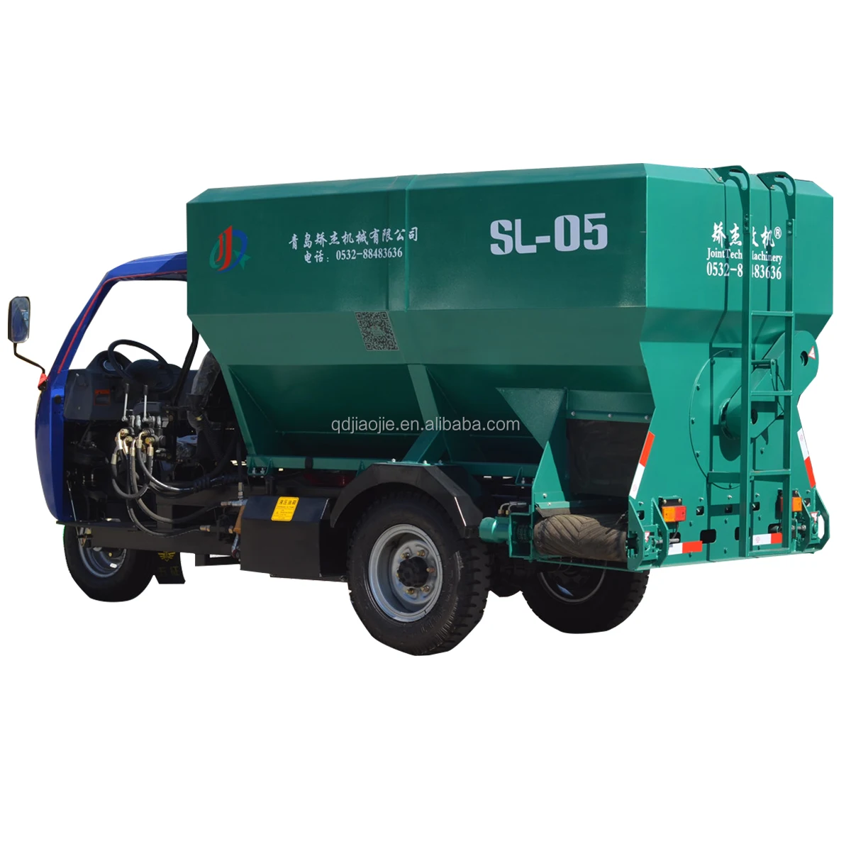 5 cubic meter tricycle cattle feed dispenser for dairy farms