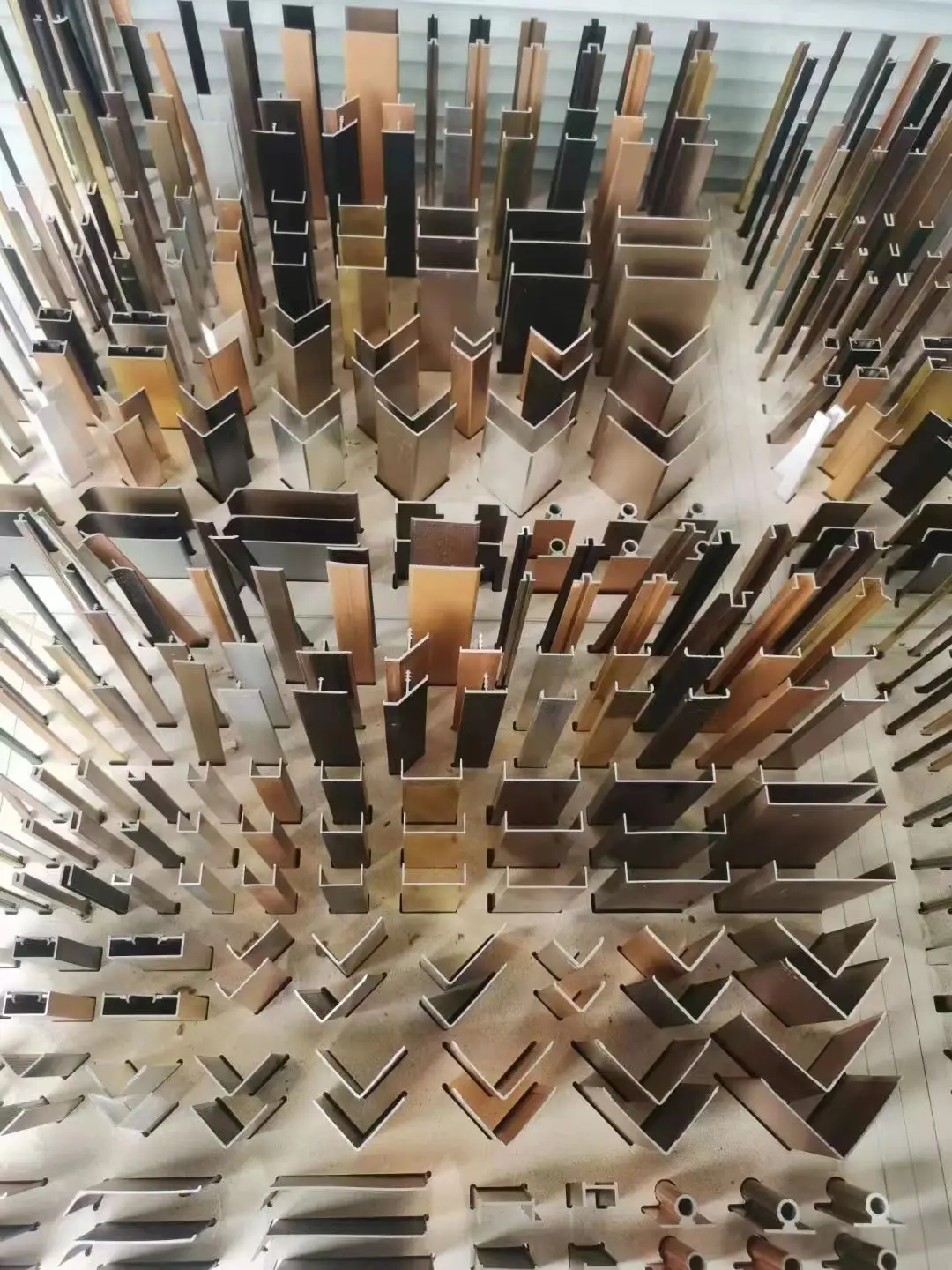 Wholesale L-shaped edging strip Wood floor closing strip Corner edge finishing line Tile closing strip Decoration