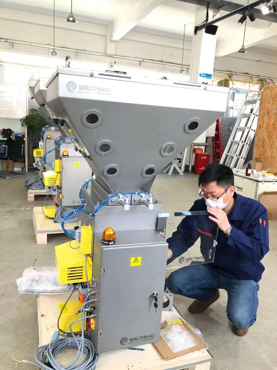 Large Vertical Blender High Precision Blending And Mixing Unit Auto Plastic Mixer