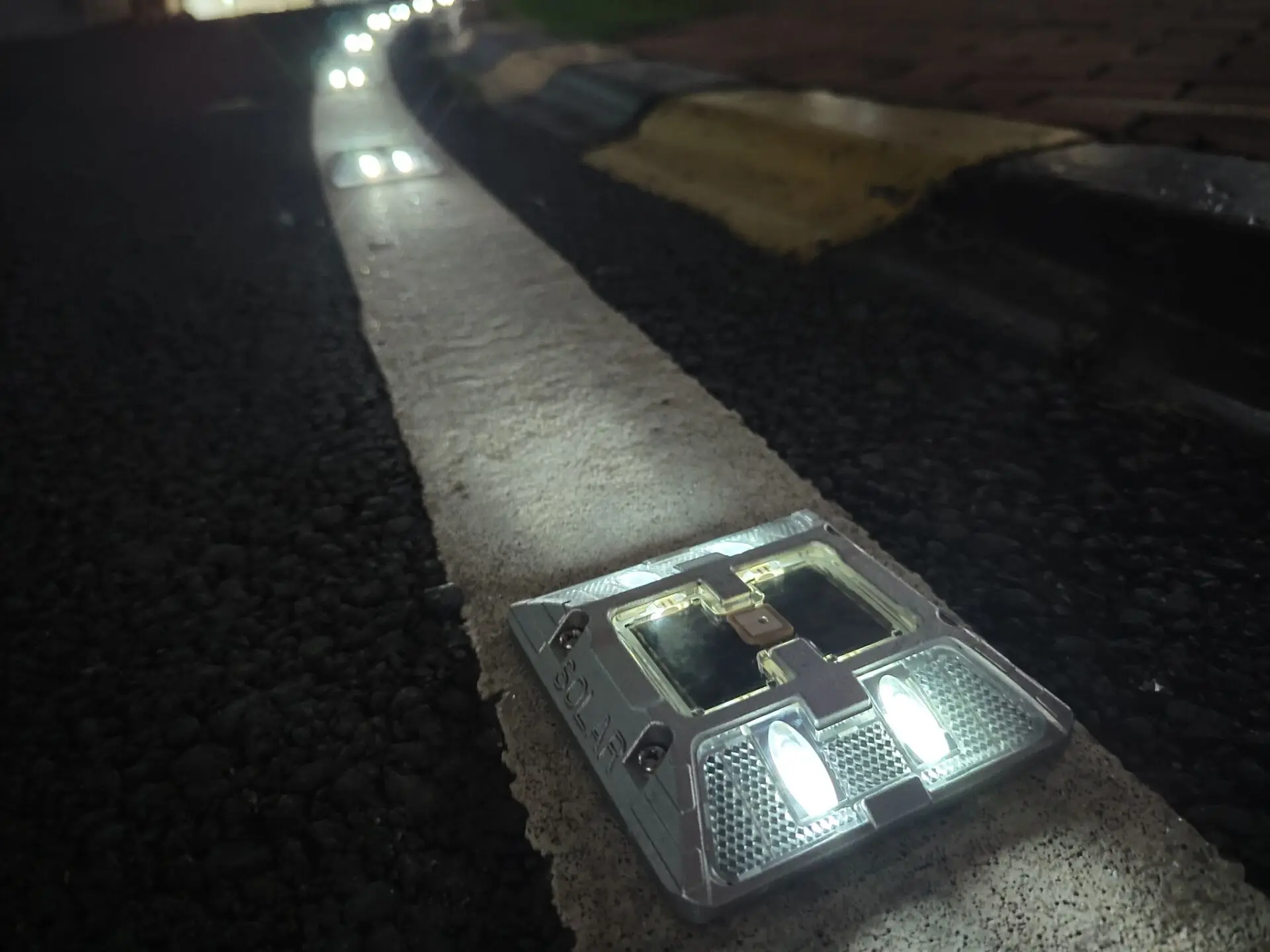 Ip68 Traffic Aluminum Warning Products Warn Light Solar Road Marker Beacon led Reflective Solar Road Stud