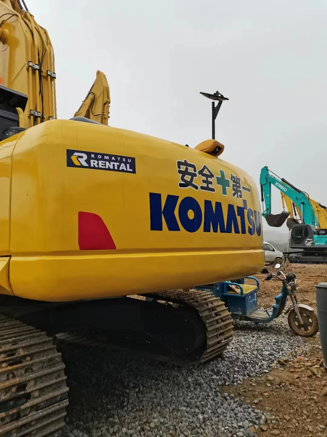 Оригинальный гусеничный экскаватор Komatsu PC220-8MO Средний