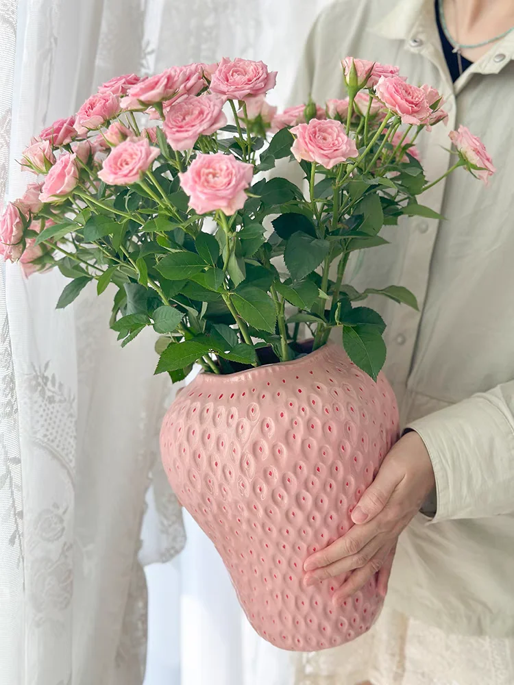 Customized Modern Minimalist Ceramic Vase in Strawberry Pink for Home and Hotel Wedding Decorations