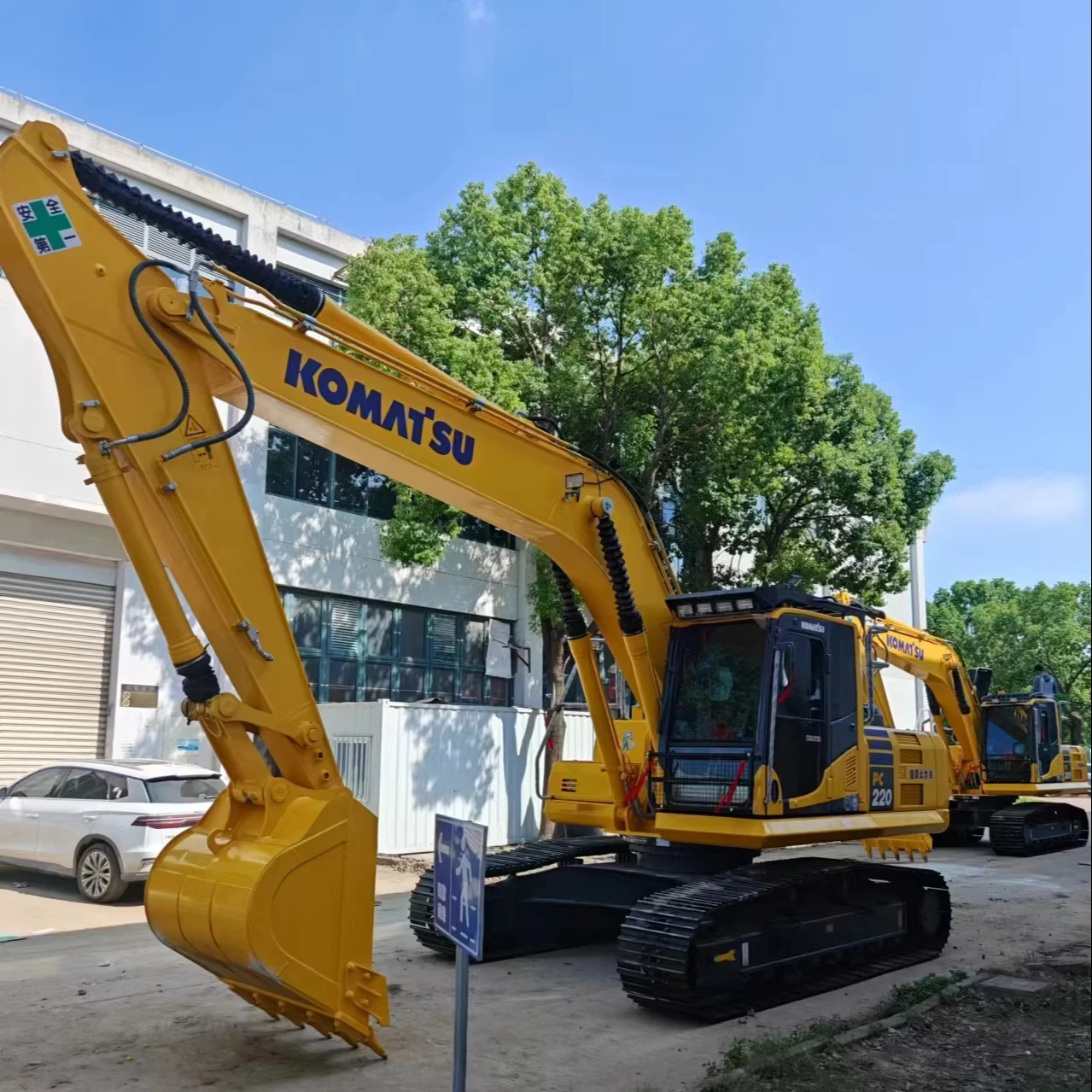 Используется 2023 PC220-8 komatsu почти новый отличная стоимость подержанный гусеничный экскаватор pc220-8