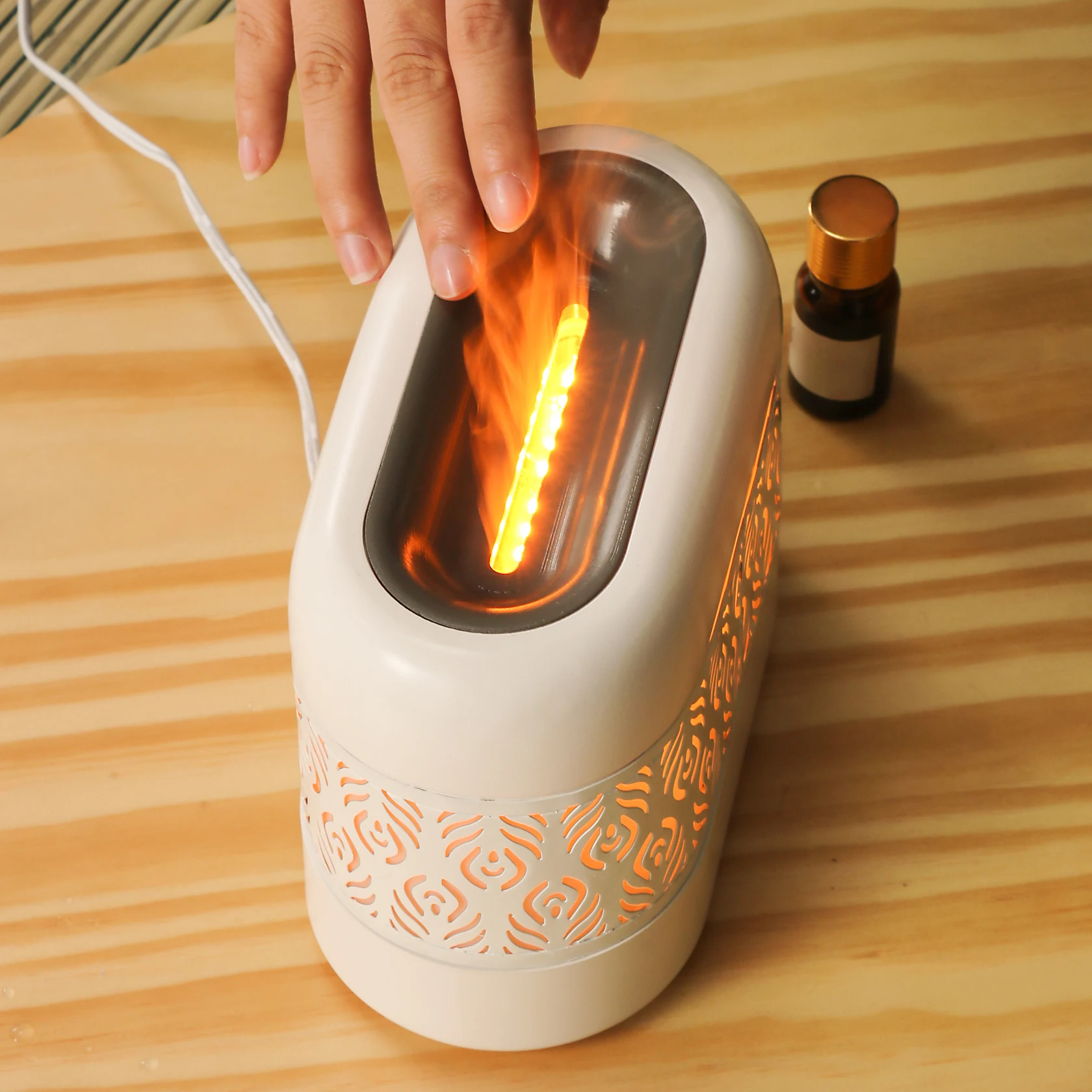 2022 New Style Desktop Essential Oil Diffuser Imitate Blue Flame Aroma Diffuser Ultrasonic Air Humidifier