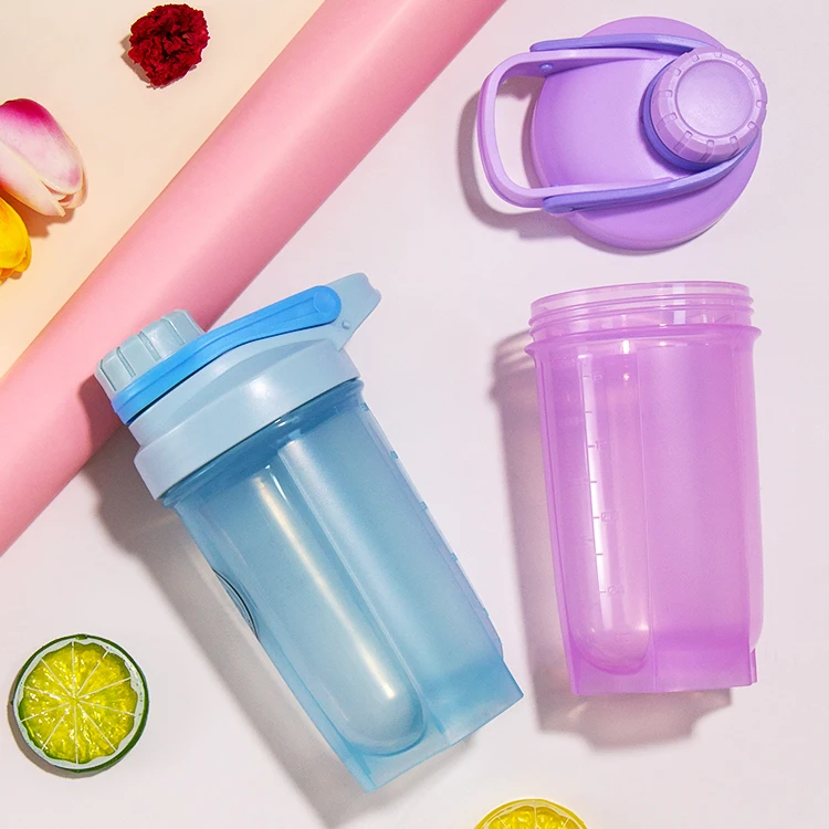 Wholesale 16oz 20oz Portable Plastic Sport Water Bottle Gym Protein Shaker Bottle With Mixing Ball