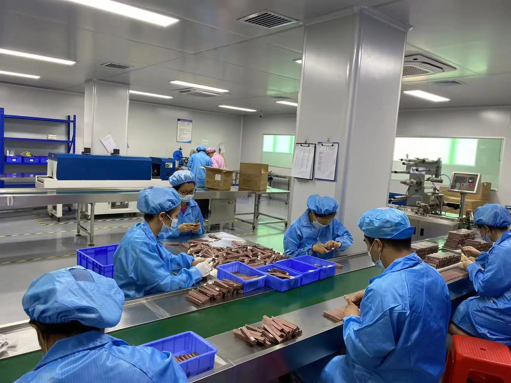 Brown Pink White Wholesale Long Wearing Twist Up Lip Gloss Pen Lipstick Private Label Creamy Liquid Lip Liner Sharpener